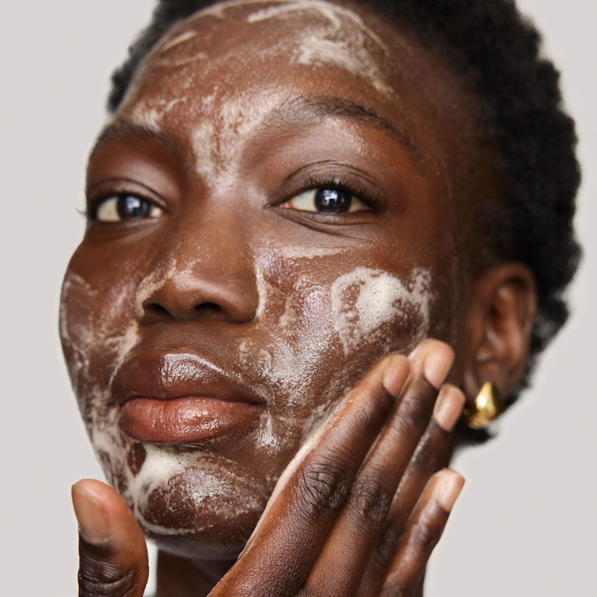 MERIT25-DoubleCleanse-Model.jpg